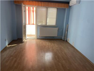 Apartament 3 camere , zona ultracentrala - str Stefan cel Mare , 75 mp , decomandat