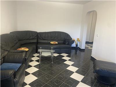 Apartament 3 camere , zona Inspectoratul Scolar -Scoala nr 3 , etaj 2/3 , decomandat , imbunatatit